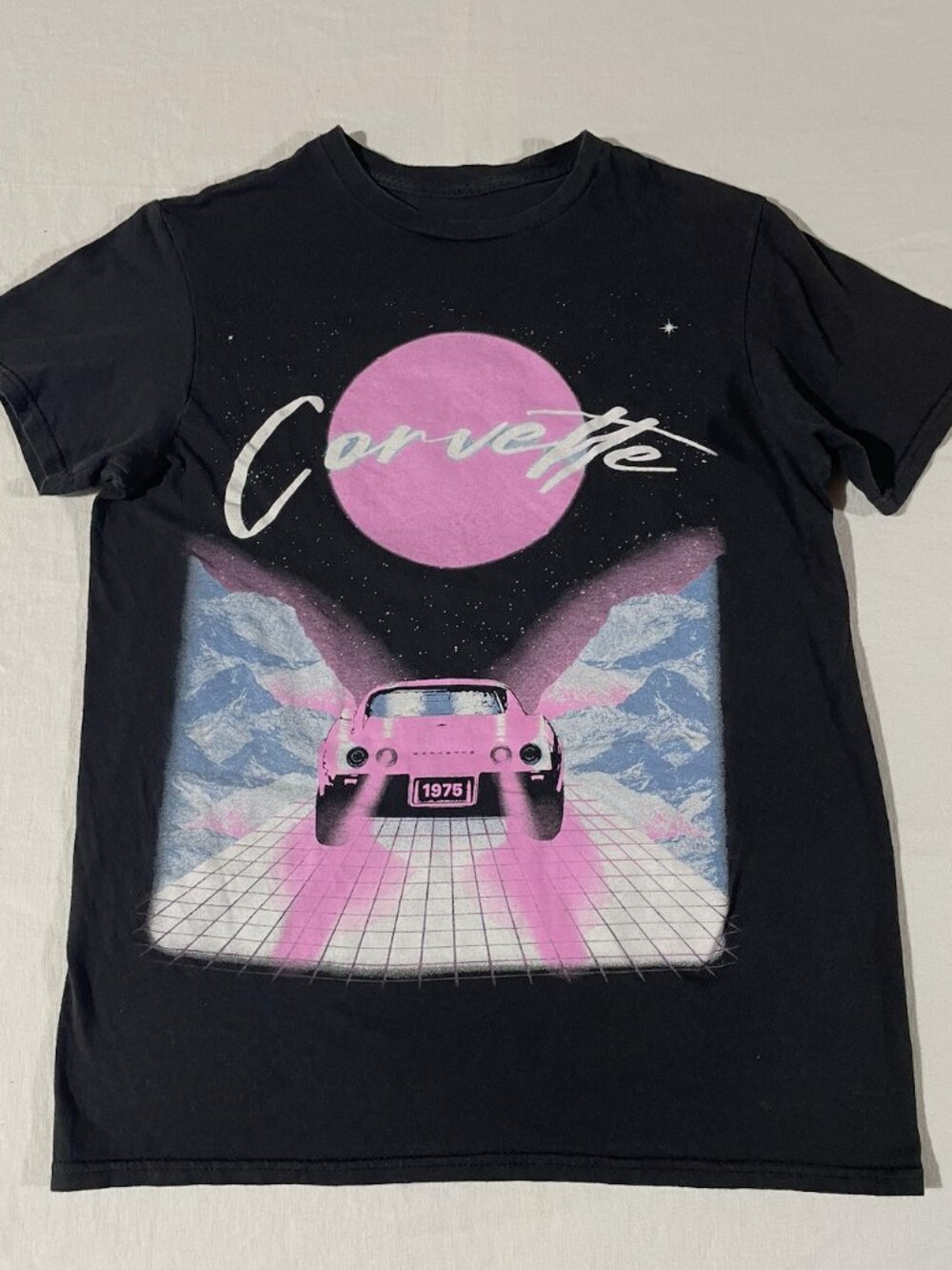 Chemistry Corvette 1975 Graphic Tee S Black Vaporwave Retro Car GM T-Shirt